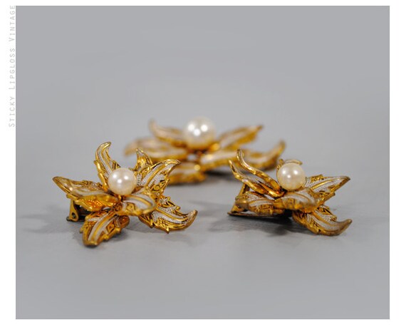 1960's vintage gold pin set. 60s floral earrings.… - image 2