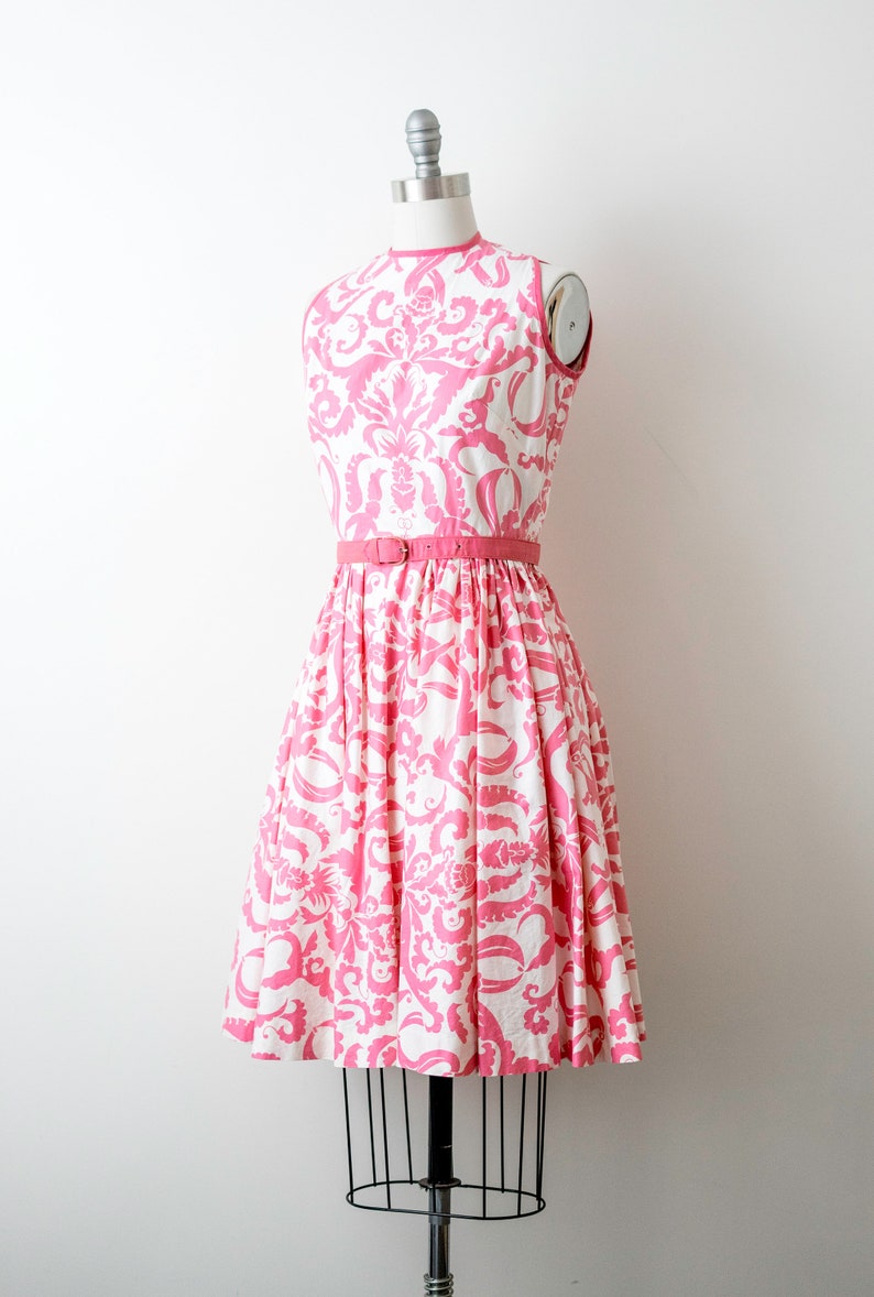 Vintage 50 swirl print dress 1950/'s pink dress full pleated skirt xs. pink /& white cupid novelty print