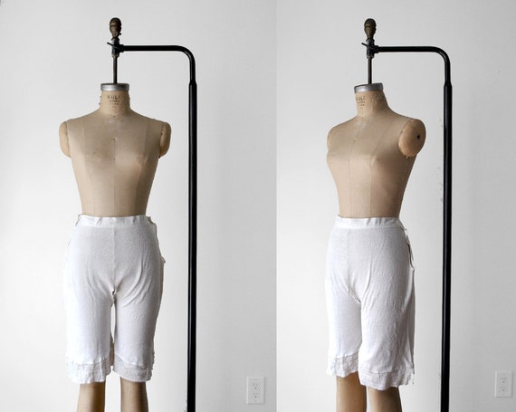 1910's knit bloomers. white. 20's shorts. crochet.