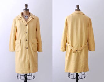 70 yellow coat. large. 1970's vintage coat. pockets. collared. mustard tweed.