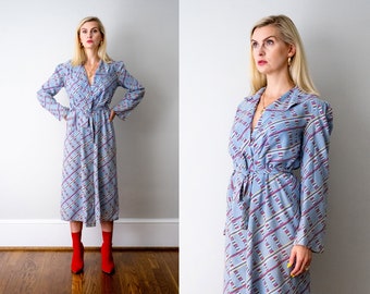 1940's deco print blue robe. AS-IS 40's house coat. chevron light blue geometric print. s. m. pockets. wrap dress.