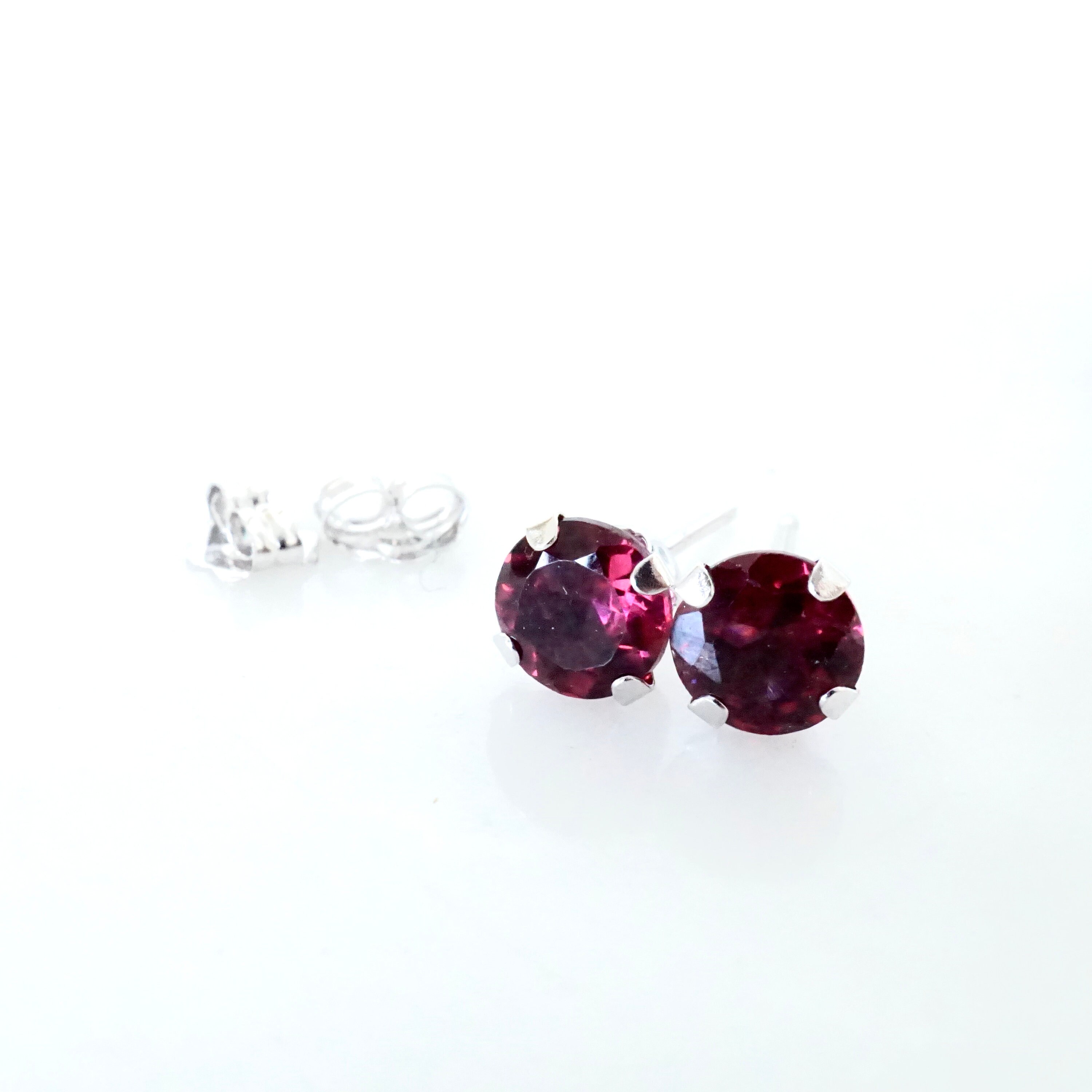 Rhodolite Garnet 14k White Gold Stud Earrings, January Birthstone Stud  Earrings - Etsy Denmark