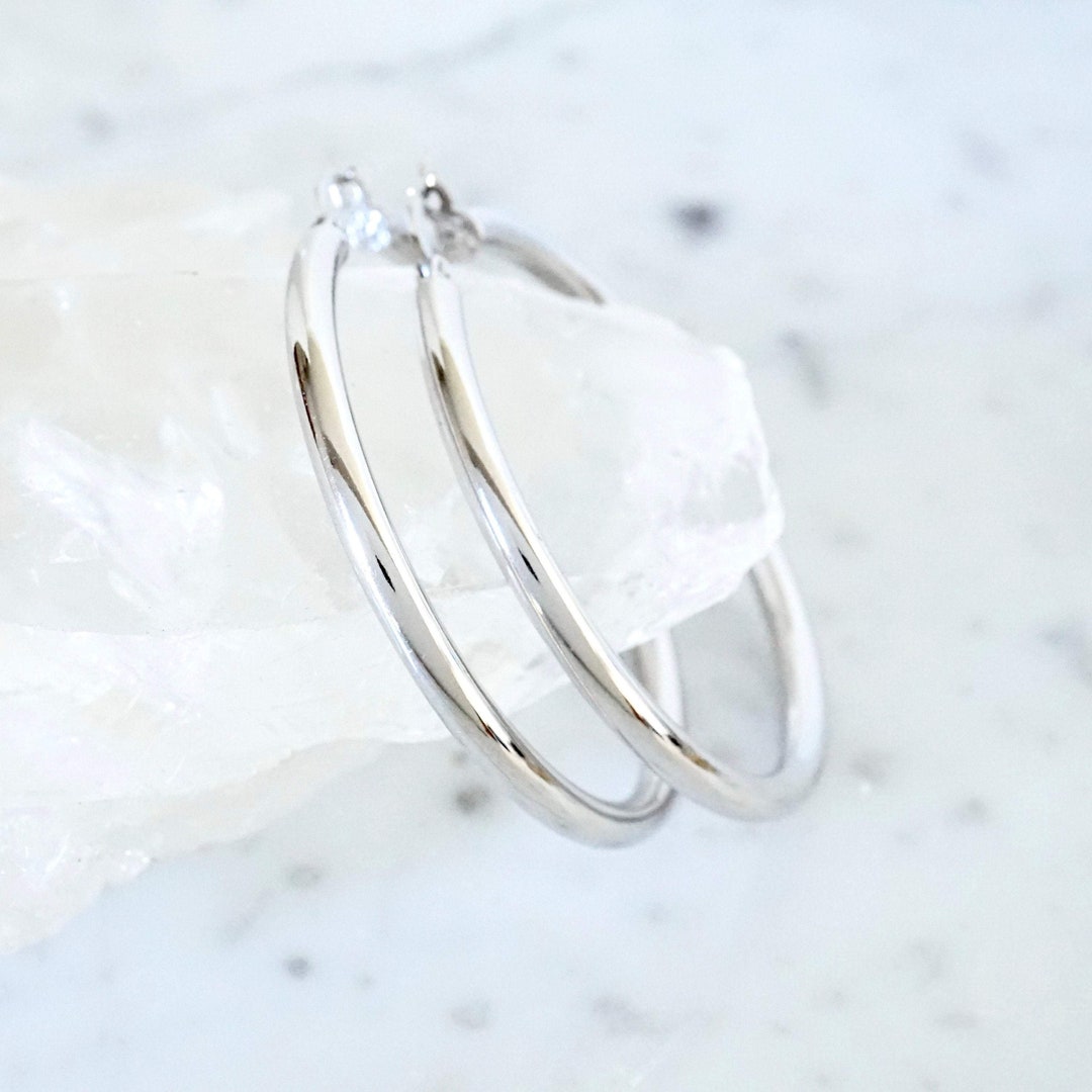 14k White Gold Polished Hoop Earrings (1.5x30mm)