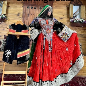 Handgemachtes afghanisches Kleid & Samtweste im Set: Kuchi Tribal Gesticktes Outfit