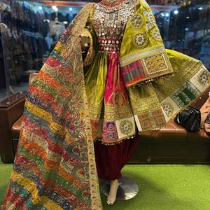 女性用アフガニスタンドレス | 手作りの伝統的な鏡細工の衣装 | 刺繍入りドゥパッタ付き民族ガララドレス | アフガニスタンのウェディングウェア