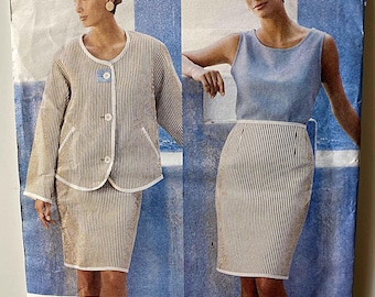 Könnte beinhalten: Vogue Patterns Schnittmuster von Geoffrey Beene. Das Schnittmuster beinhaltet eine Jacke, einen Rock und ein Oberteil. Die Kleidungsstücke sind in einem gestreiften Stoff gezeigt. Die Mustergröße ist 18-20-22.