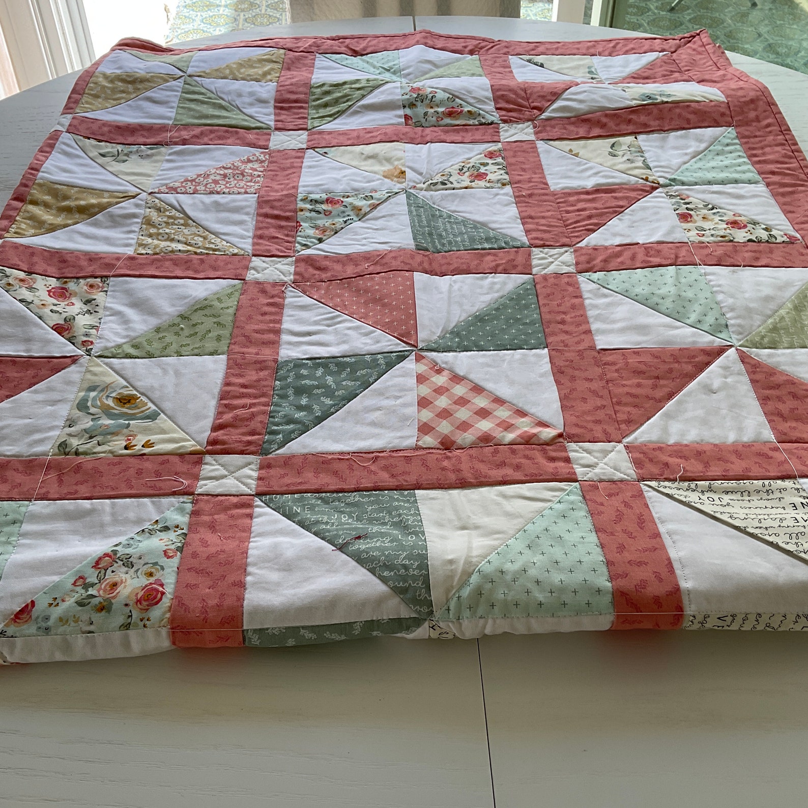 PRETTY Pinwheel Quilt in Various Matched With a White Cotton, Pretty ...