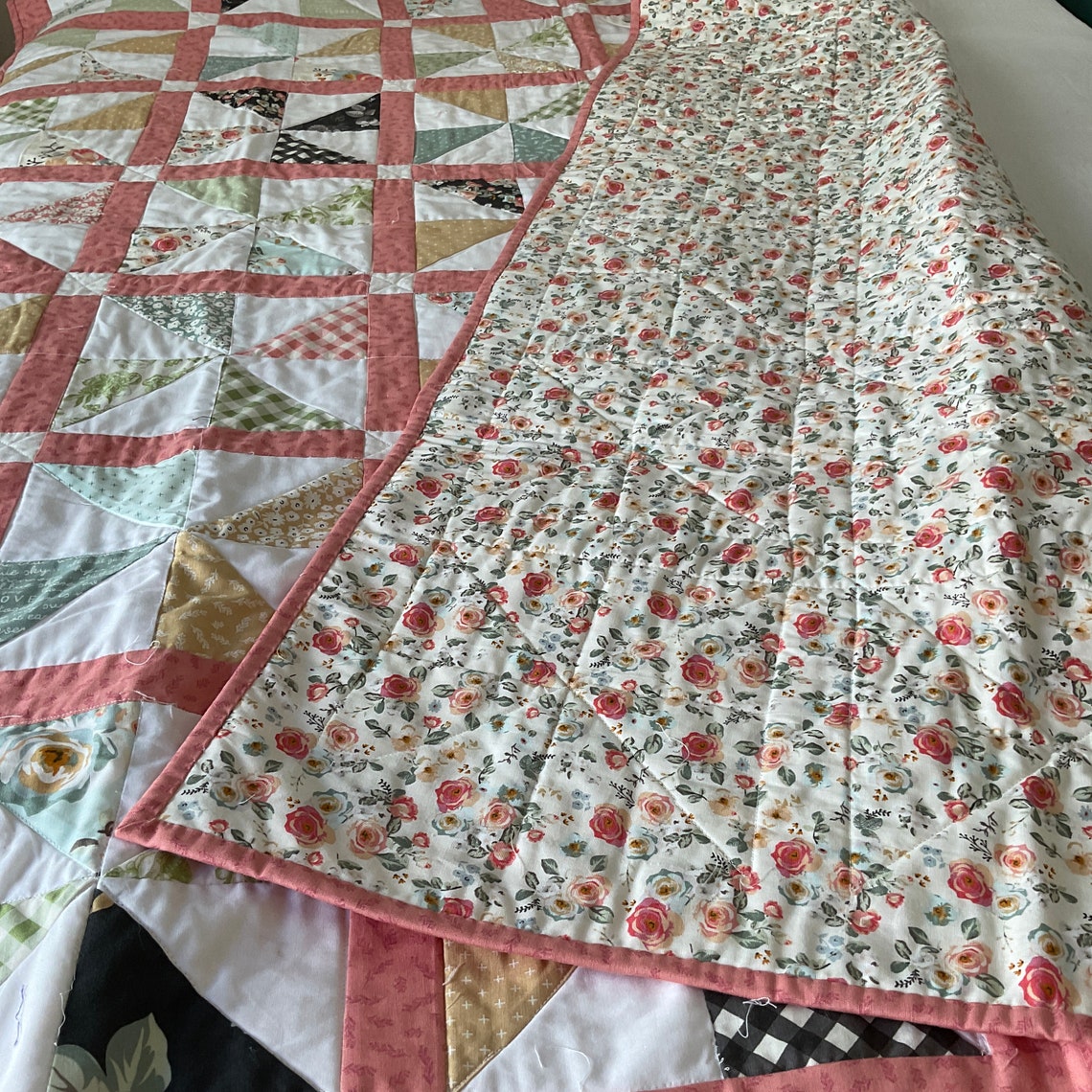 PRETTY Pinwheel Quilt in Various Matched With a White Cotton, Pretty ...
