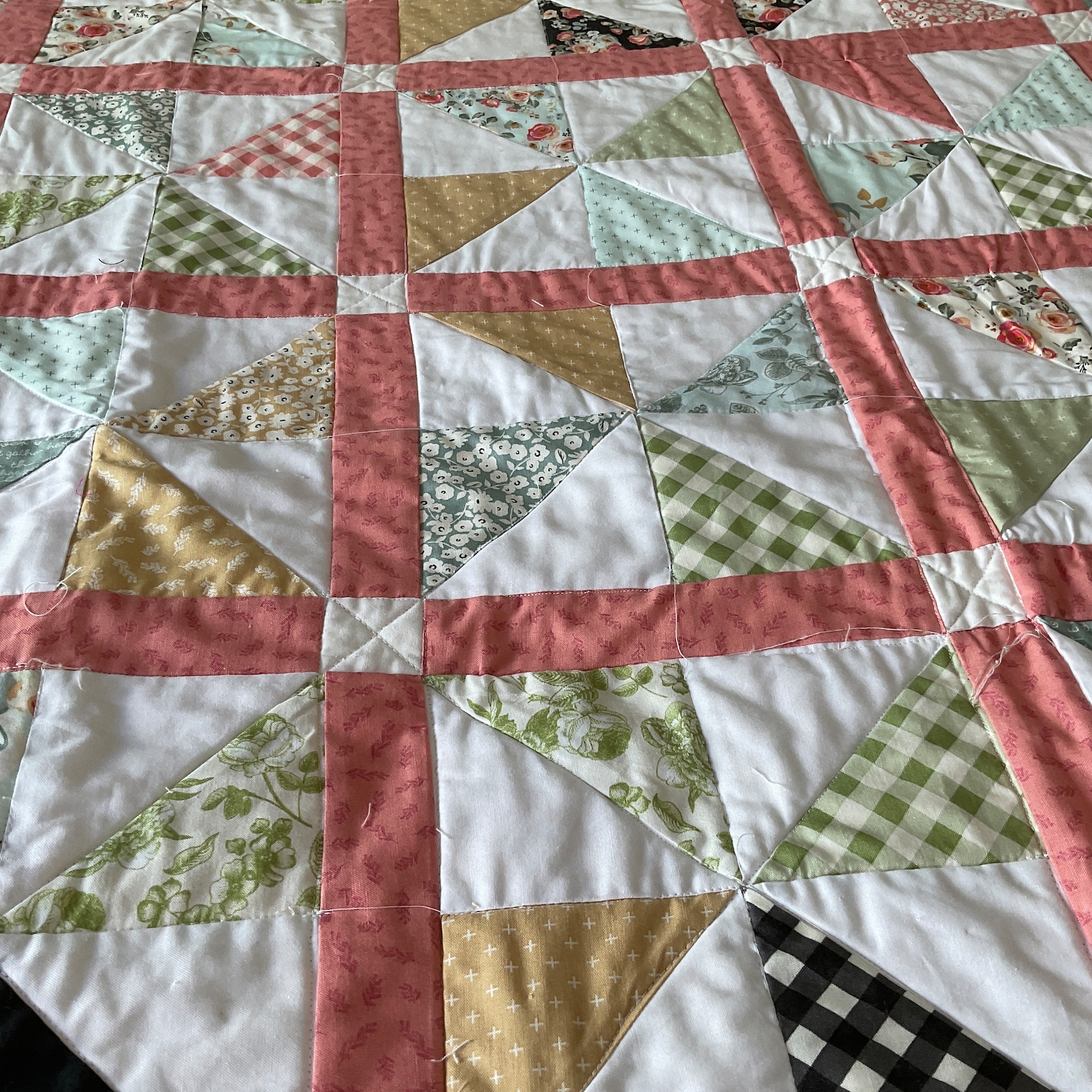 PRETTY Pinwheel Quilt in Various Matched With a White Cotton, Pretty ...