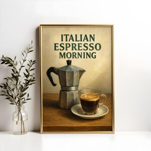 Könnte beinhalten: Gerahmter Druck mit dem Text "ITALIAN ESPRESSO MORNING". Das Bild zeigt einen silbernen Espressokocher, eine Espressotasse und eine weiße Untertasse. Der Hintergrund ist warm und neutral, der Rahmen ist goldfarben.