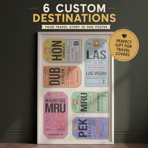 Puede incluir: Un póster enmarcado con seis diseños de etiquetas de equipaje personalizadas para Honolulu, Dublín, Las Vegas, Mauricio y Pekín. El texto dice 6 CUSTOM DESTINATIONS YOUR TRAVEL STORY IN ONE POSTER. Cada etiqueta muestra detalles de vuelo y fechas.
