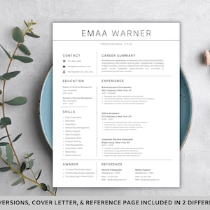 以下が含まれることがあります： 上部に「EMAA WARNER」という名前が記載された白い履歴書のテンプレート。 履歴書には、連絡先情報、職務概要、学歴、スキル、職務経験、表彰、および参考文献のセクションが含まれています。 テキスト「RESUME VERSIONS, COVER LETTER, & REFERENCE PAGE INCLUDED IN 2 DIFFERENT SIZES」が一番下にあります。