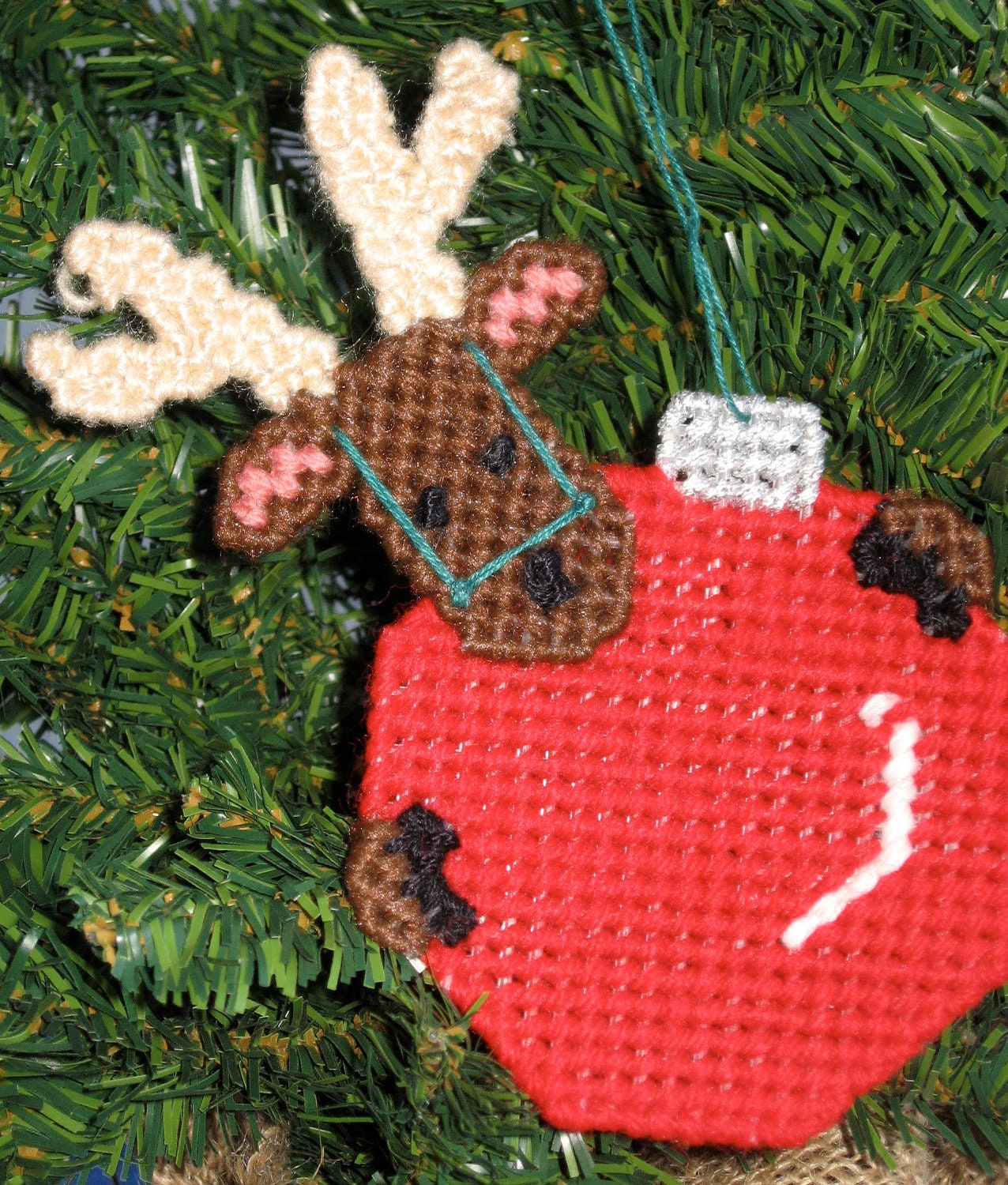 Plastic reindeer patterned ball ornament
