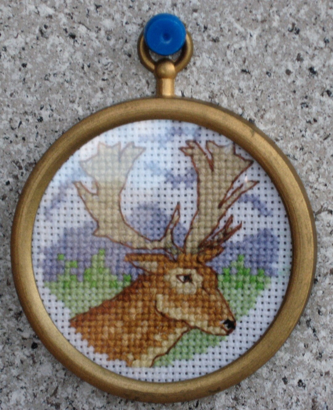 Gold Plastic Ornament Frames for Cross Stitch - 2-1/2 Round