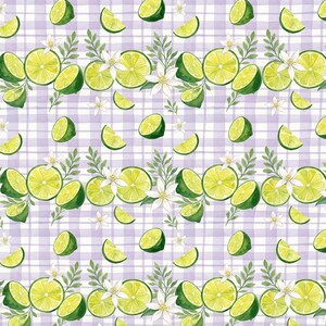 Puede incluir: Un patrón repetitivo que presenta rodajas de lima verde brillante, gajos de lima y flores de cítricos blancas con hojas verdes sobre un fondo de cuadros lavanda y blanco. El diseño muestra un motivo botánico equilibrado y simétrico.