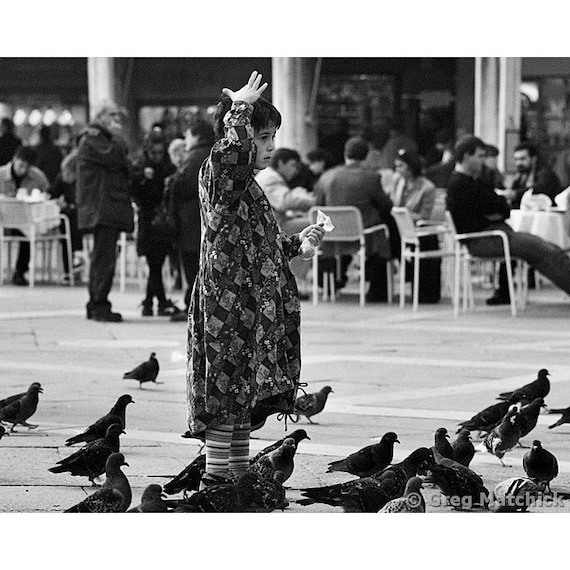 10x8 Print Fine Art Black /& White Venice Photography of Little Girl in Piazza San Marco With Pigeons Curly Top in San Marco