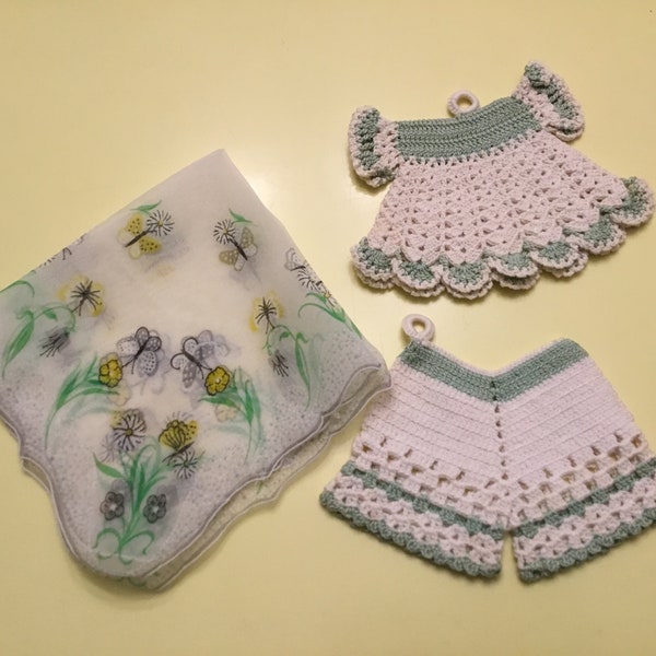 VINTAGE Hanky and Crochet Pieces Pale Green and Off White Lot Country Cottage Butterfly Hanky Vintage Kitchen Clothes With Loops to Hang