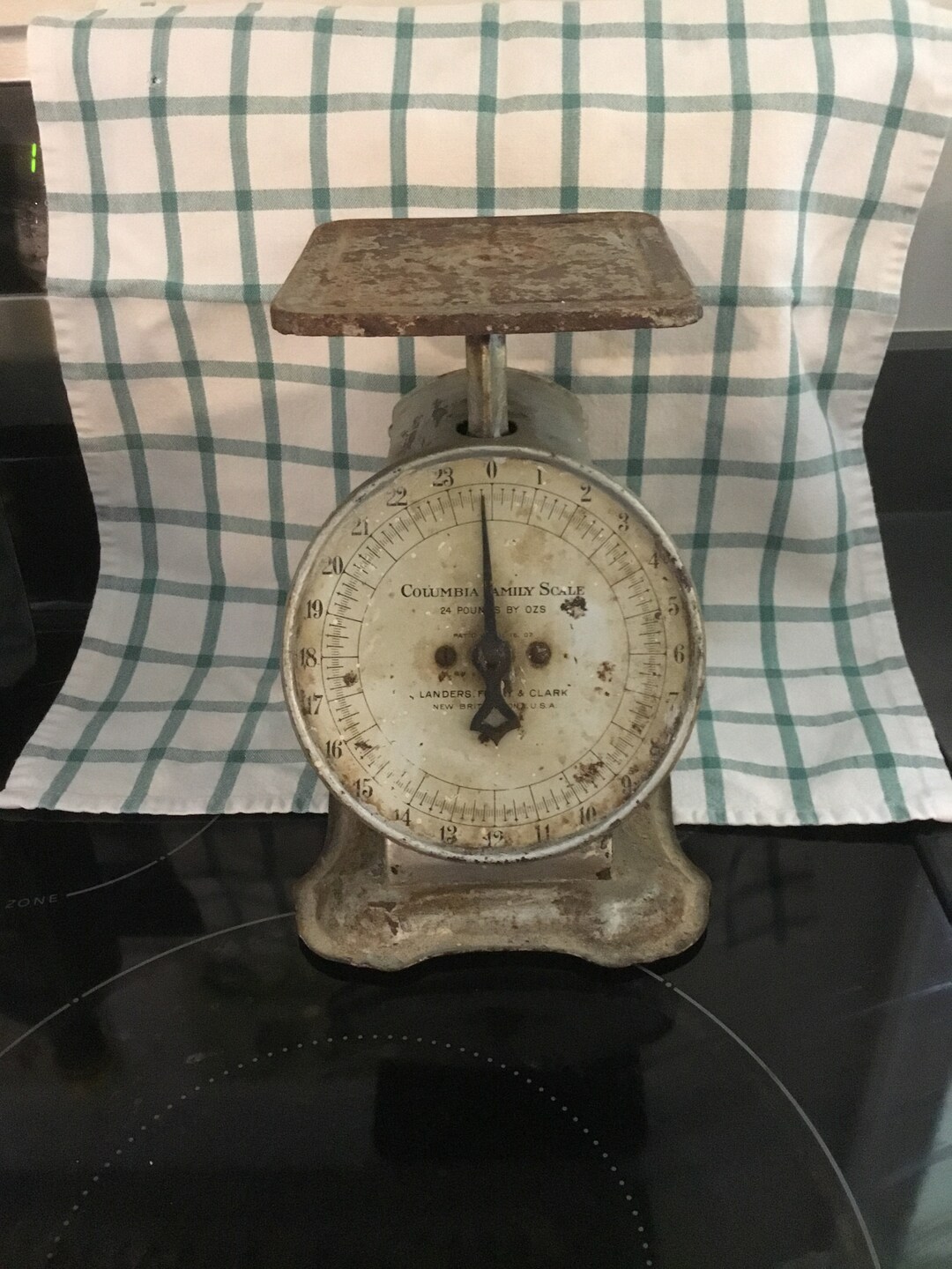 Vintage Scale Columbia Family Scale Landers Frary & Clark Country Store ...