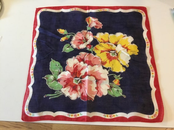 VTG Hanky And Crochet piece Vintage Linens Floral… - image 3