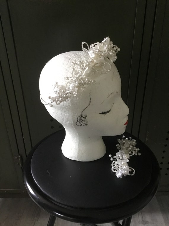 Floral Crown or Fascinator Crown of White Flowers… - image 3