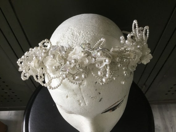 Floral Crown or Fascinator Crown of White Flowers… - image 2