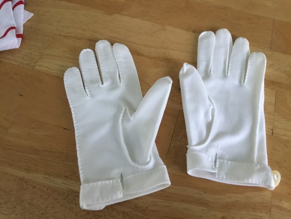 Vintage Gloves Off White Cotton Gloves with Shell… - image 3