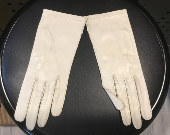 Ivory Color Leather Gloves NOS Soft Leather Gloves Stylish Gloves Dress