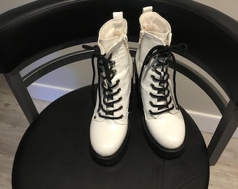 Groovy Ankle Boots White GBG LA Boots Hipster Ladies Size 7 1/2 For Keeps Vintage