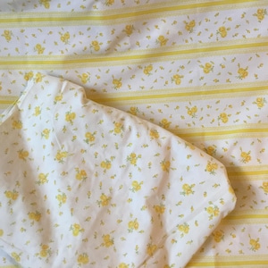 Draps fleuris vintage JC Penney, roses jaunes sur fond blanc, 2 parures de lit en percale pour lit simple, tissu cottagecore à recycler image 2