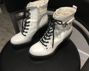 Groovy Ankle Boots White GBG LA Boots Hipster Ladies Size 7 1/2 For Keeps Vintage