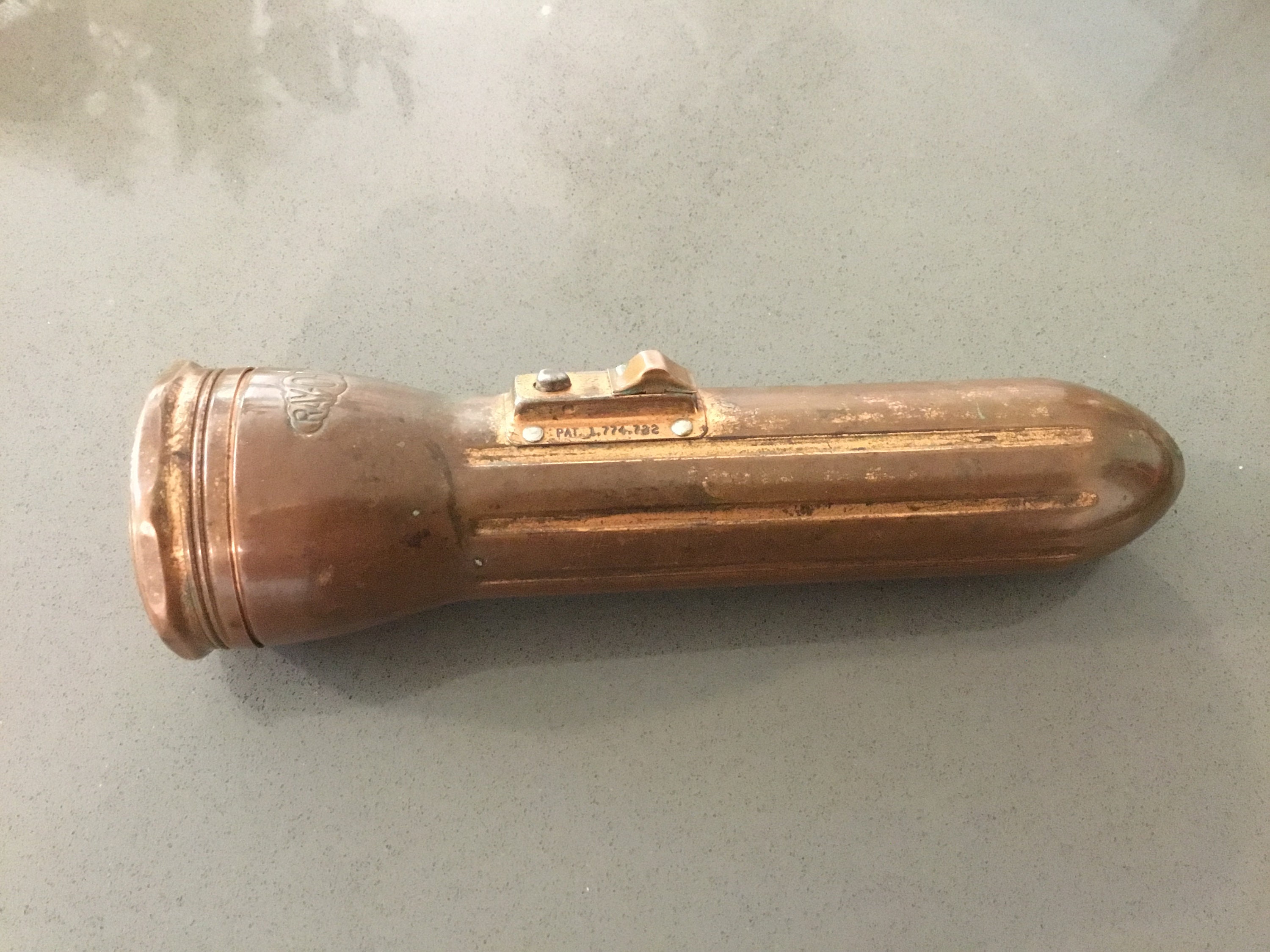 Lampe en cuivre vintage en pétrole transformée en une lampe