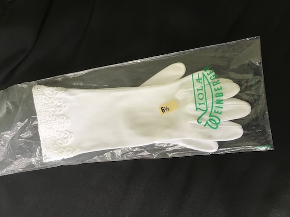 VTG Cotton Gloves with Sweet Embroidery Detail Vi… - image 1
