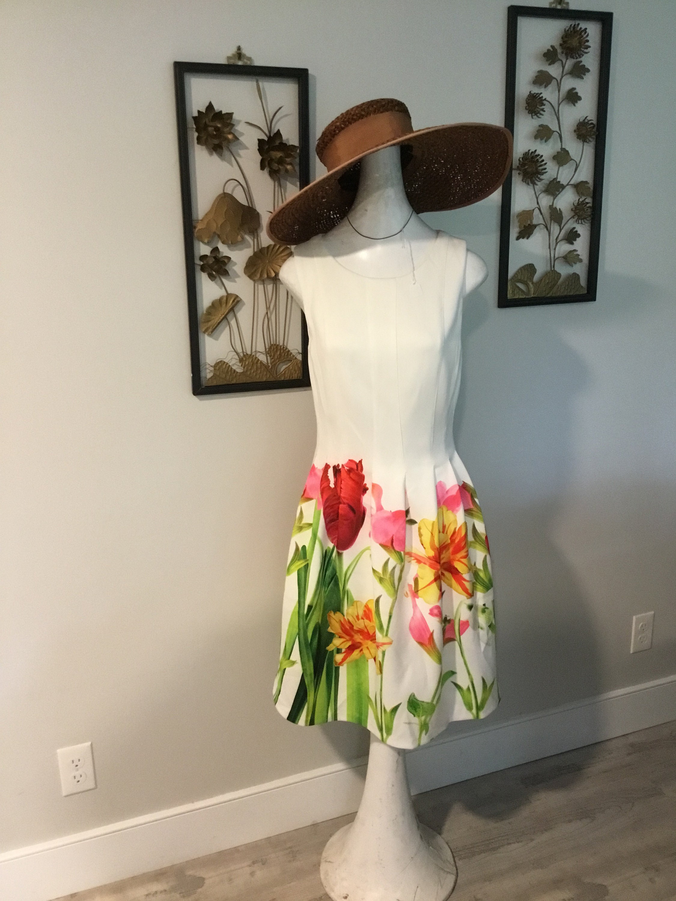 Calvin Klein Party Dress Pretty Floral Dress White Top Bold Floral Print Skirt Fit and Flare Large Tulips on Skirt Bold Colored Tulips - Etsy Calvin Klein Party Dress Pretty Floral Dress White Top Bold Floral Print Skirt Fit and Flare Large Tulips on Skirt Bold Colored Tulips - Etsy