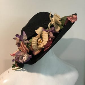 BLACK & ALLURING 1930s\' BLACK STRAW BERET WITH YELLOW FABRIC FLOWERS Vintage 1930 main image 2