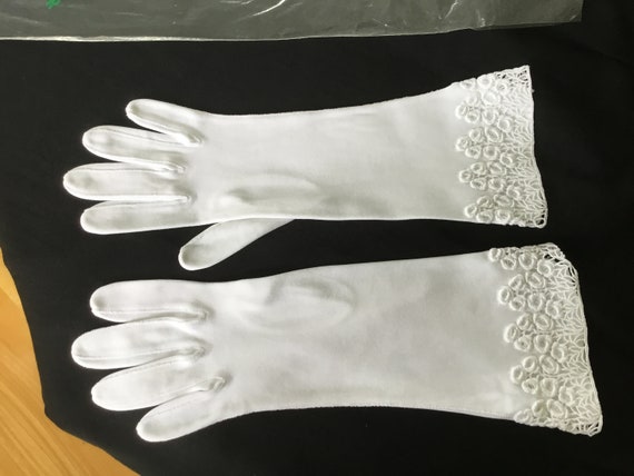 VTG Cotton Gloves with Sweet Embroidery Detail Vi… - image 3