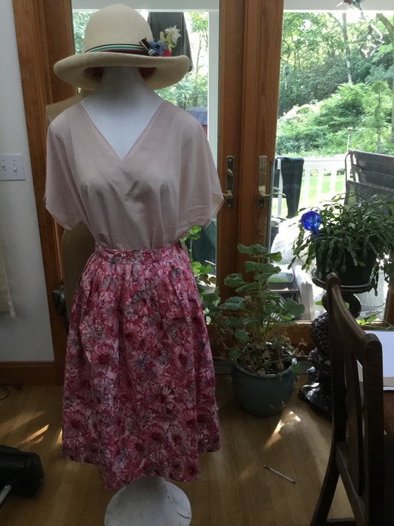 Vintage Skirt Full pleated skirt Large Floral Prin