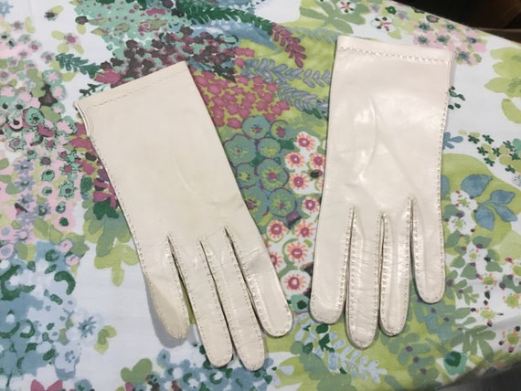 Ivory Colored Kid Leather Gloves NOS Soft Leather… - image 1