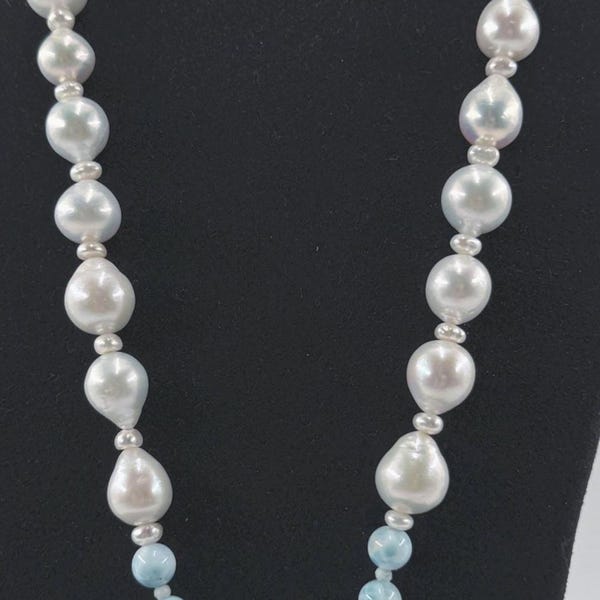 Collier long en perles d'eau douce avec pendentif cœur en larimar dominicain, bijoux faits main