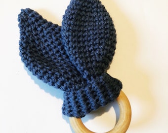 うさぎ耳のベビー歯固めかぎ針編みパターン – 木製リング歯固めおもちゃPDF – 可愛くて簡単なベビーシャワーギフト – 初心者向け – すぐにダウンロード