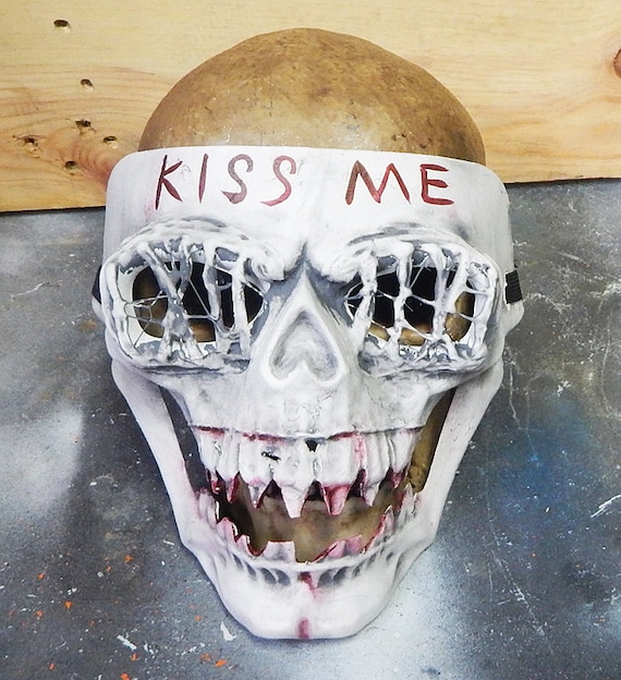mask purge roblox skull psycho broken romantic kiss zombie heavy walking dead teeth barbed duty wire hacker human