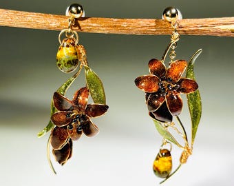 Hangoorbellen zwarte lelie, botanische sieraden, natuurlijk cadeau voor haar