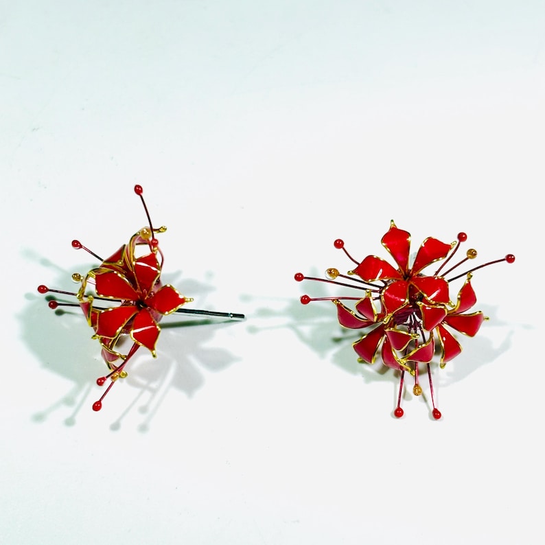 Rote Spinnen Lilie Ohrringe, Anime Blumen Ohrstecker, Gothic Harz Schmuck, dunkel ästhetisches Geschenk für Sie Bild 5