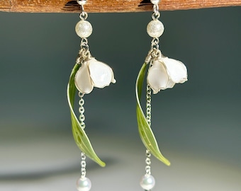 Oorbellen lelietje-van-dalen, bloemensieraden mei geboorte, hars hangoorbellen, bloemencadeau voor haar