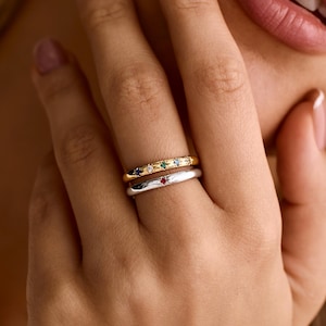 Anillo personalizado con piedra natal en forma de estrella, anillo familiar personalizado, anillo apilable chapado en oro, regalo para mamá, regalo de aniversario para ella.