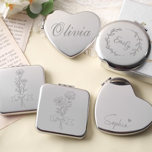 以下が含まれることがあります： ハート型、正方形、丸型のシルバーコンパクトミラー。一部のミラーには、Olivia、Emily、Hazel、Amelia、Sophiaなどの花の模様と名前が刻まれています。花の模様のギフトボックスも存在します。