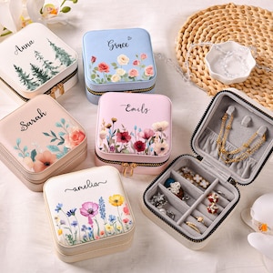 Personalized Jewelry Box With Birth Flower,Custom Leather Jewelry Case,Named Travel Jewelry Box, Gift For Her,Bridesmaid Gifts