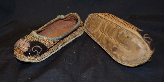 Old Chinese Shoes For Small Feet - image 2