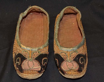 Old Chinese Shoes For Small Feet