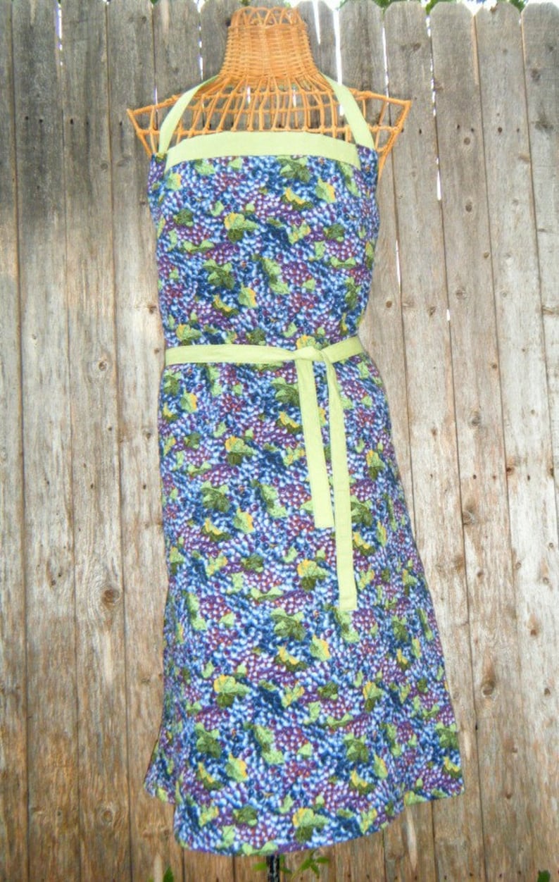 Quilted Grapes-Grapevine Apron Apple Green and Black Reversible Purple