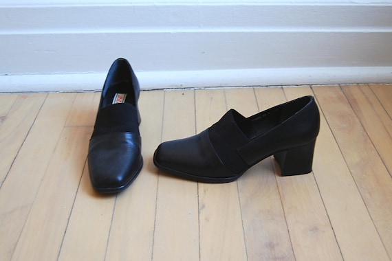 vintage 90's minimalist black heels 7.5